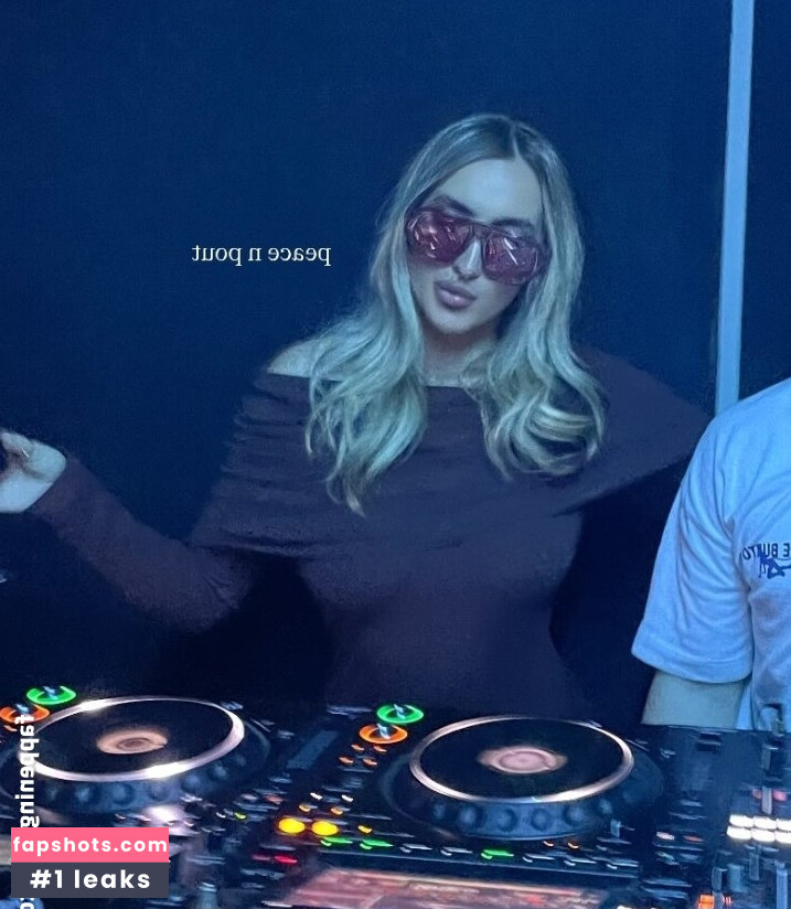 Lauren Day gallery photo #4