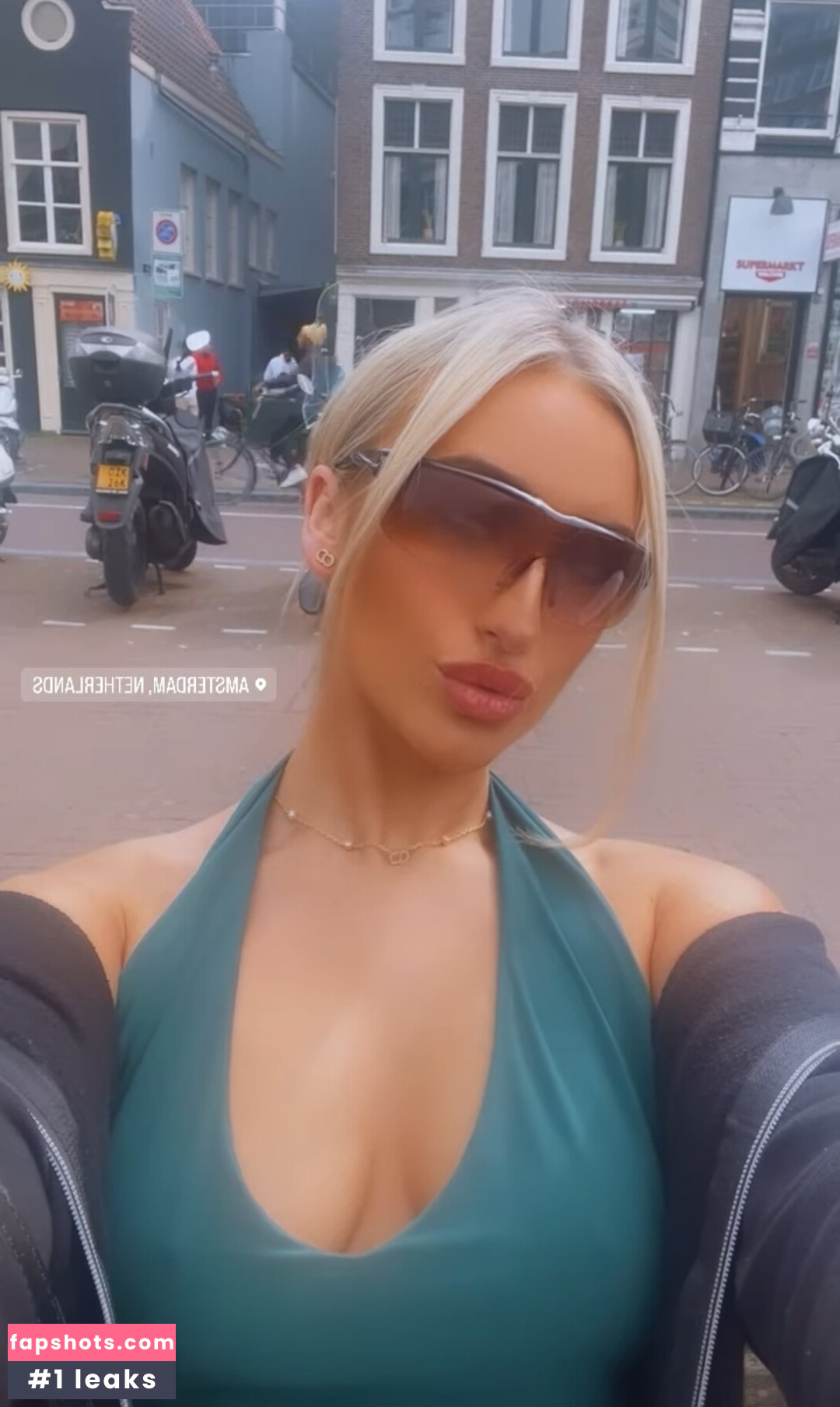 Lauren Day gallery photo #59