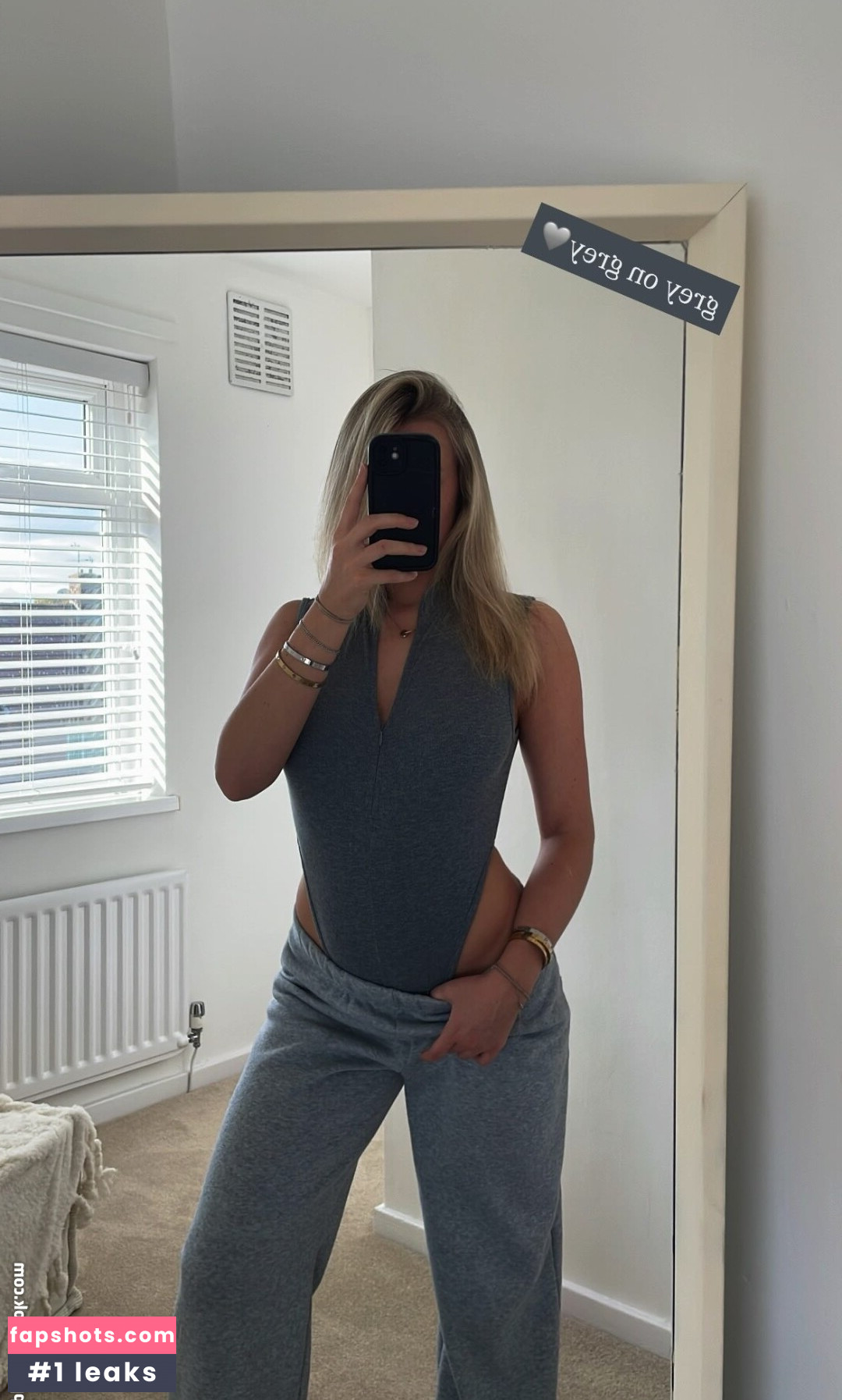 Lauren Day gallery photo #7