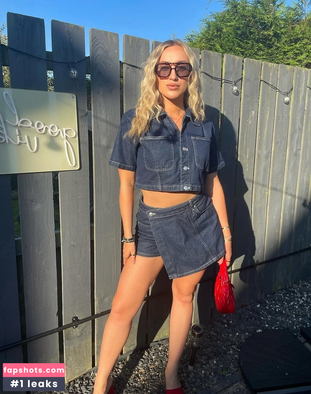 Lauren Day gallery photo #8