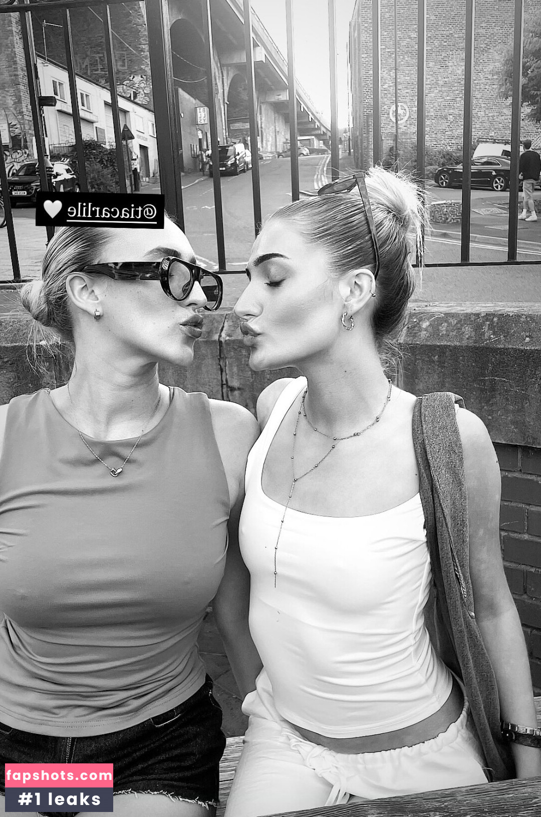 Lauren Day gallery photo #9