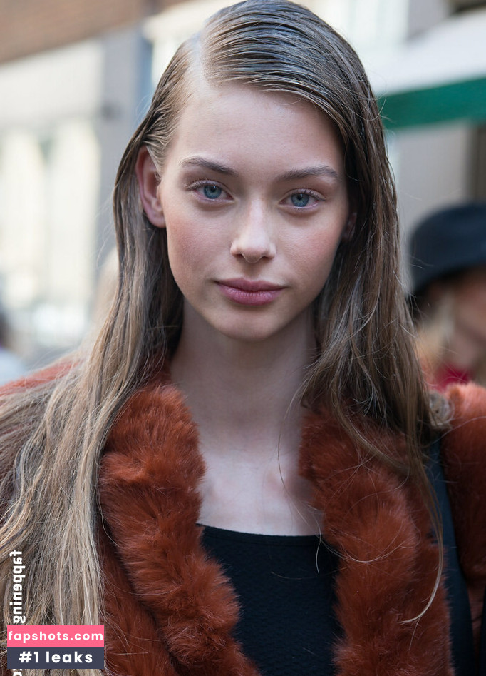 Lauren De Graaf gallery photo #2