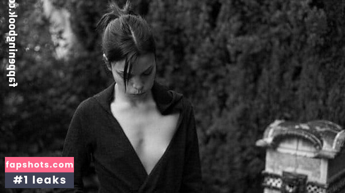 Lauren German gallery photo #7