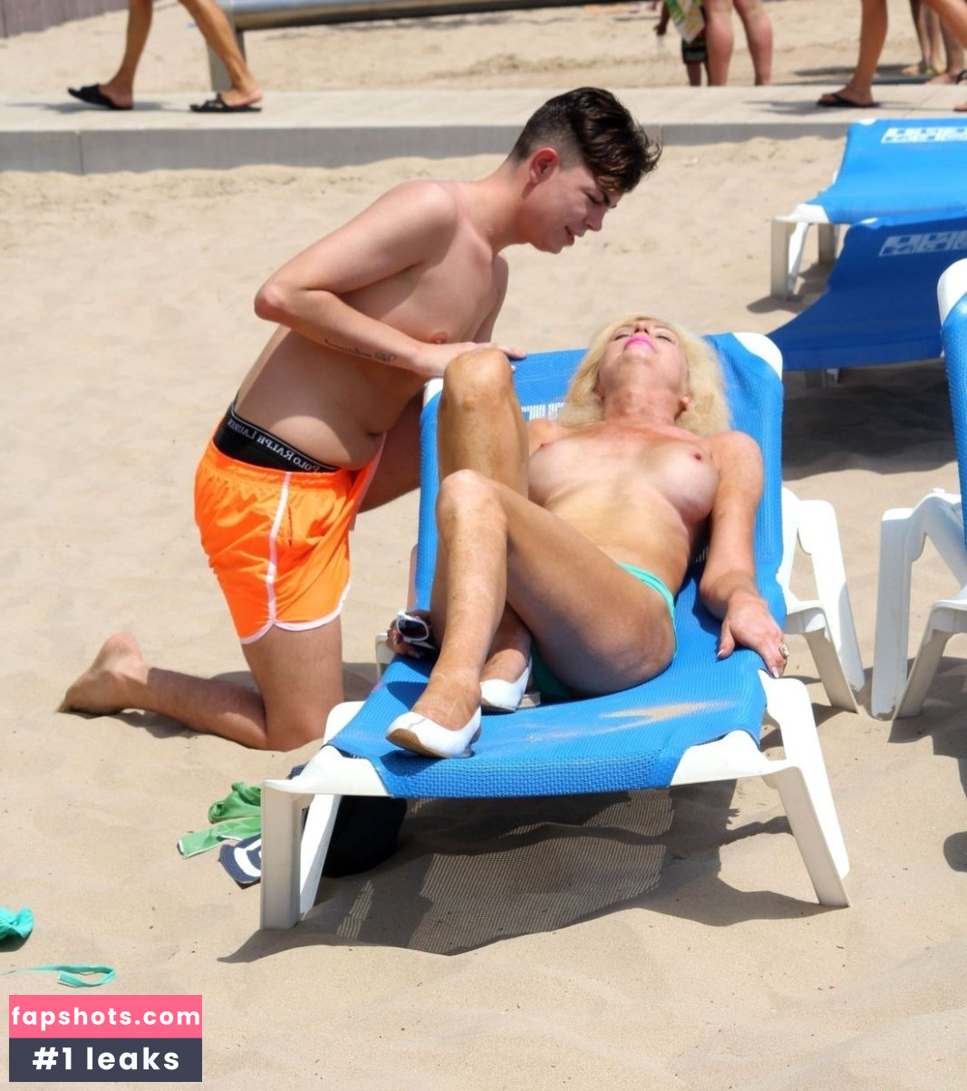 Lauren Harries gallery photo #12