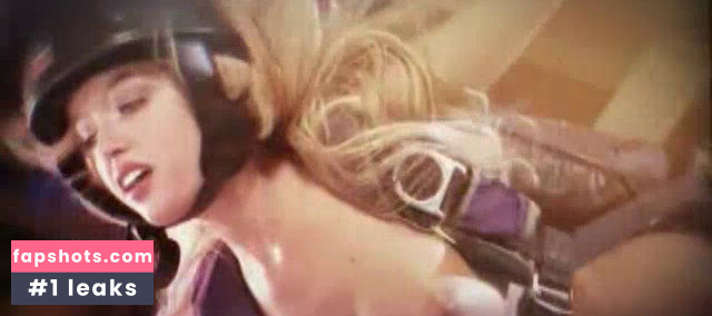 Lauren Hart gallery photo #2