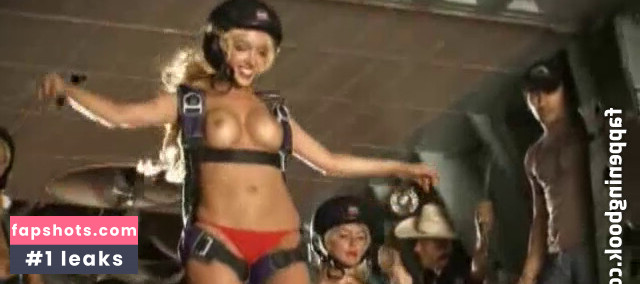 Lauren Hart gallery photo #12