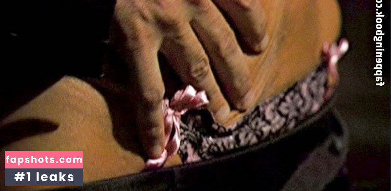 Lauren Holly nude babe gallery