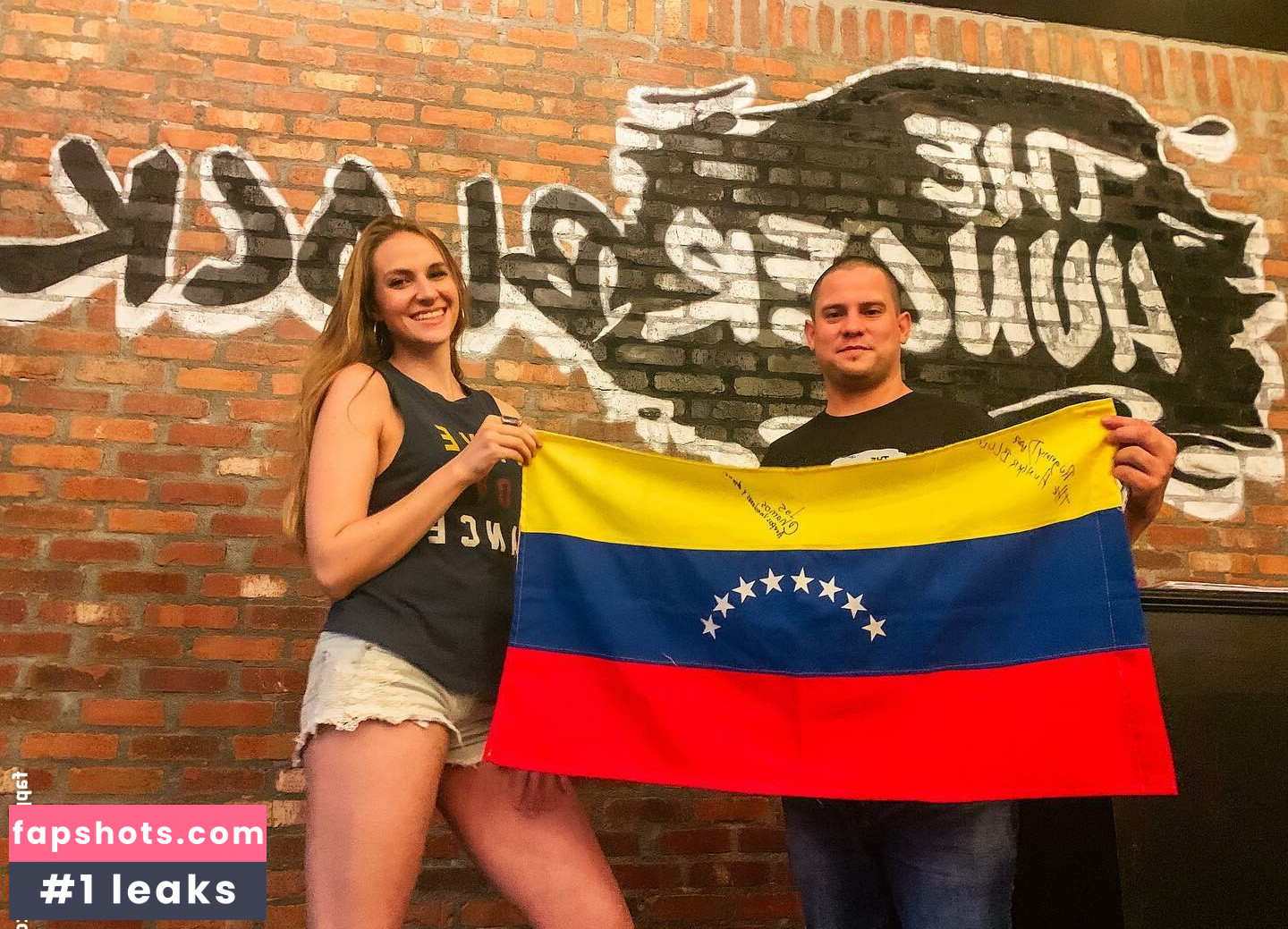 Lauren La Gringa Latina gallery photo #13