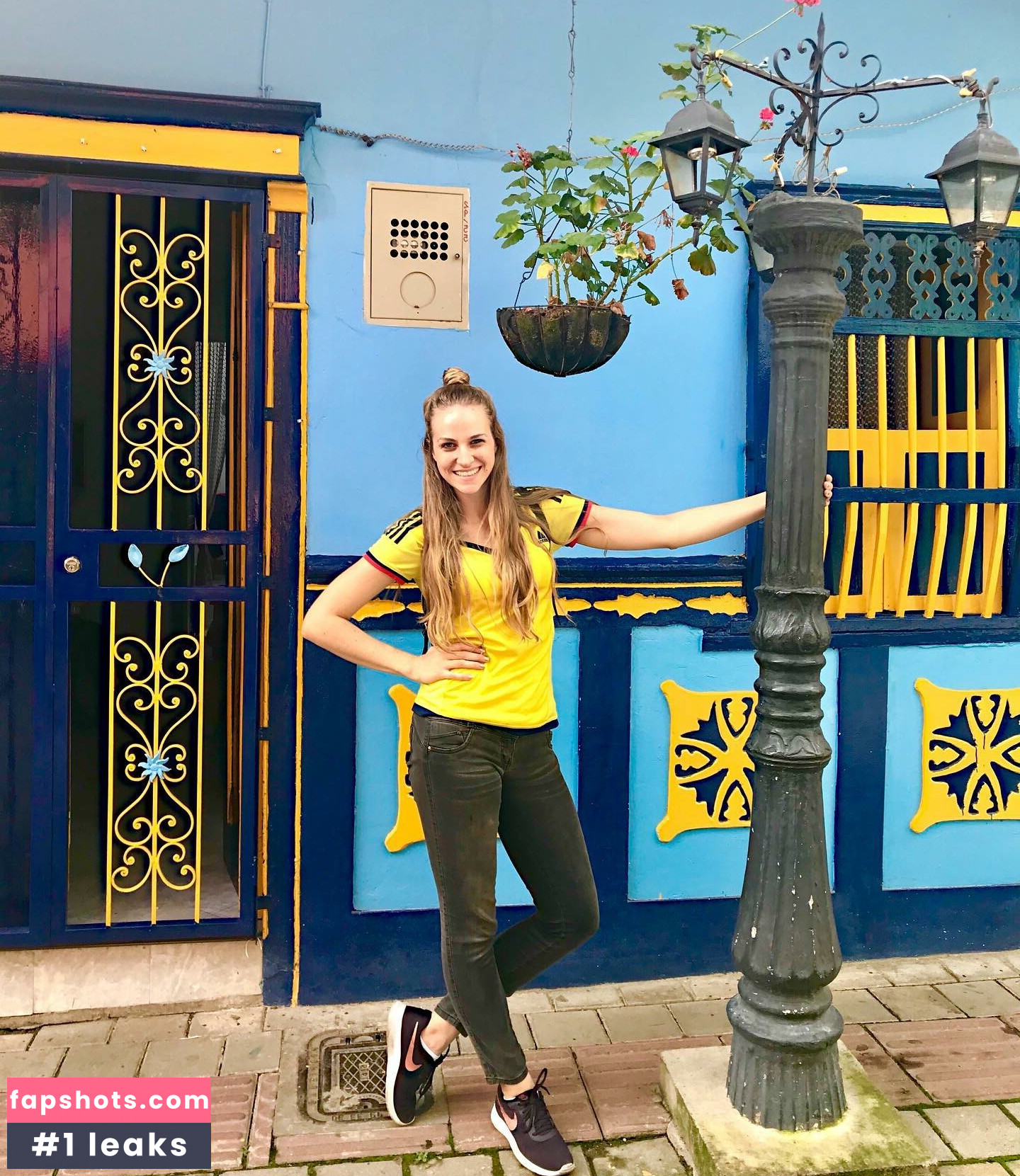 Lauren La Gringa Latina gallery photo #29