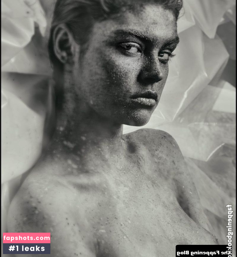 Lauren Layne gallery photo #6