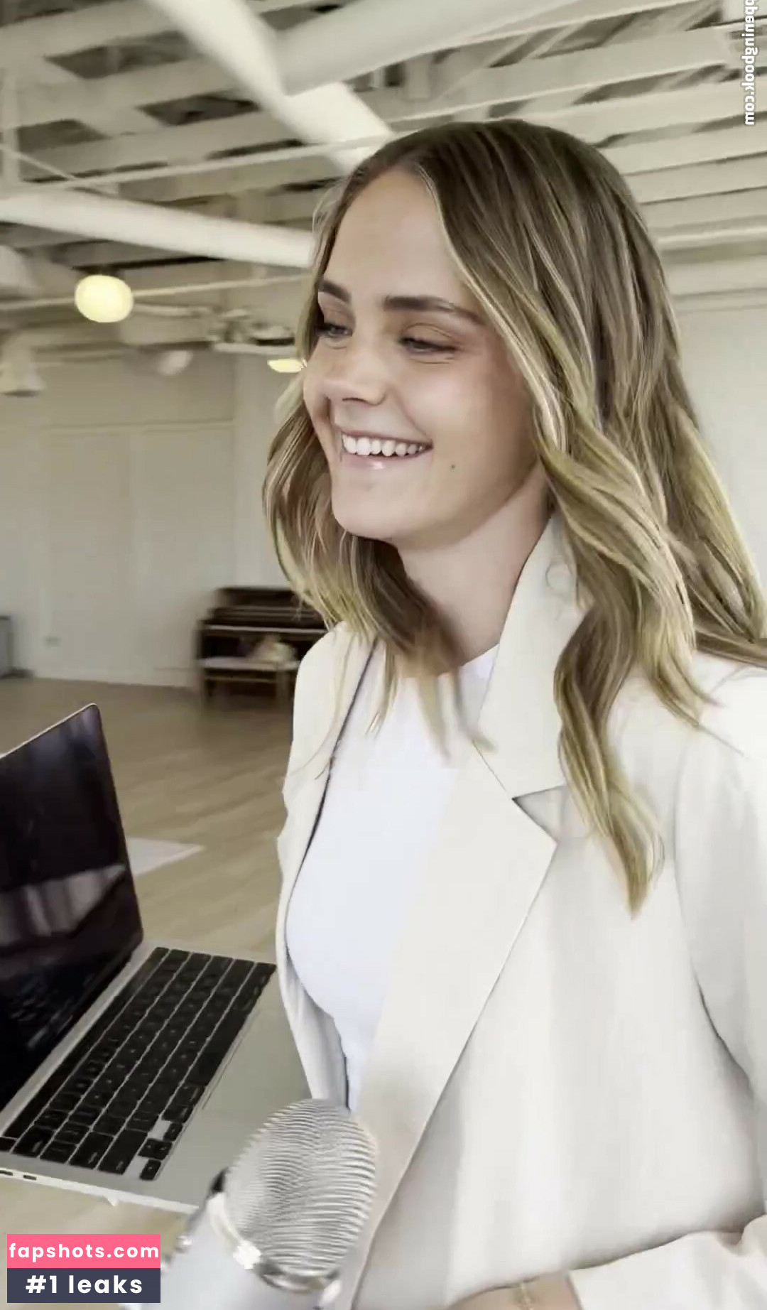 Lauren Mae gallery photo #30