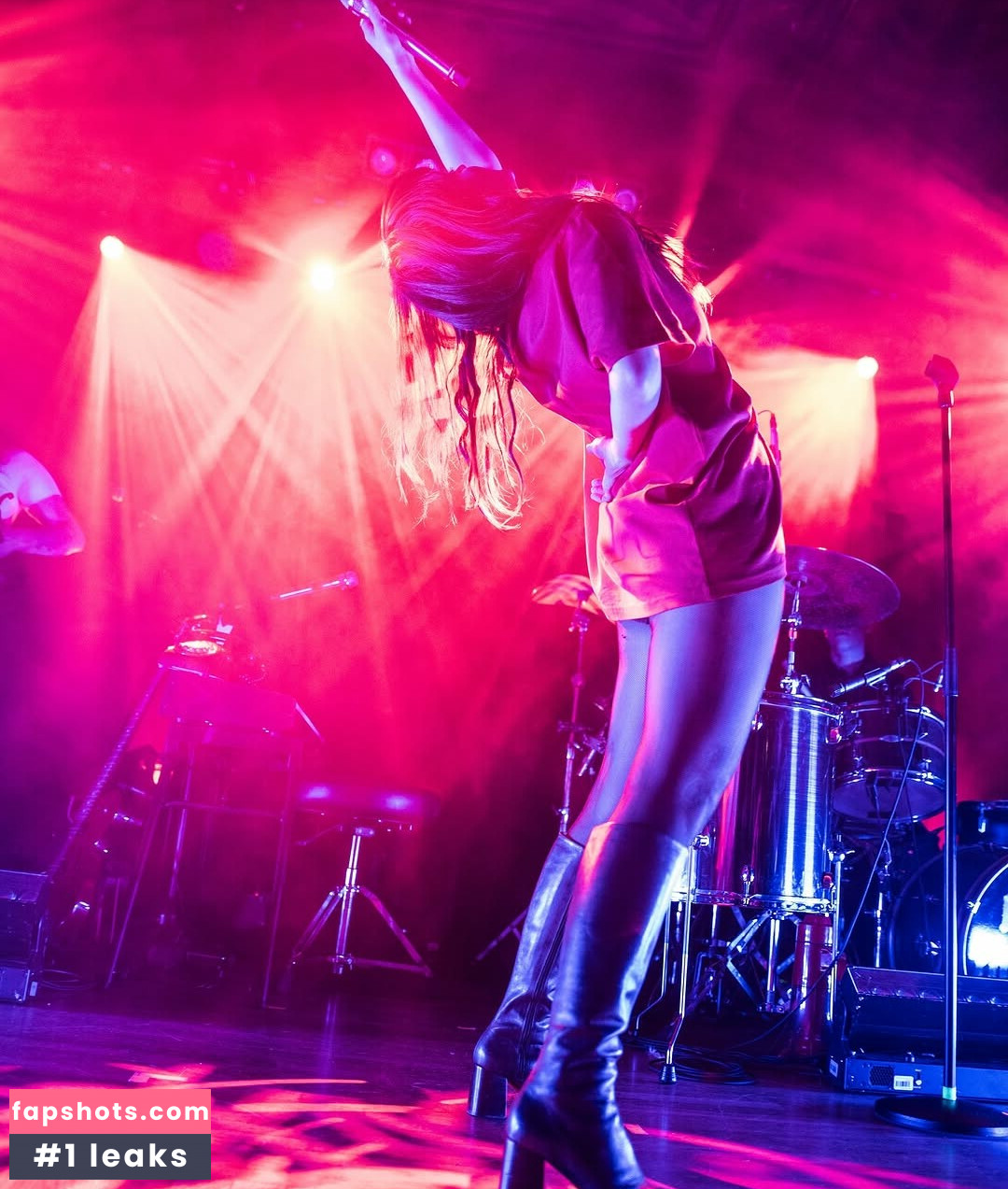 Lauren Mayberry Nude Leaks OnlyFans Photos #2 - LeakJerk