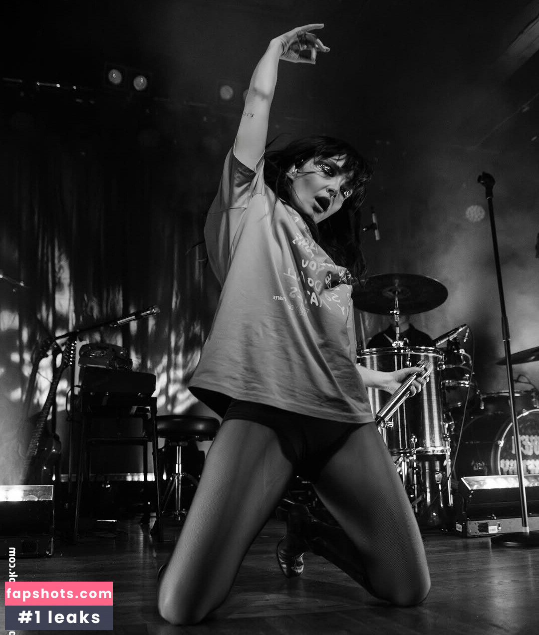 Lauren Mayberry Nude Leaks OnlyFans Photos #11 - LeakJerk