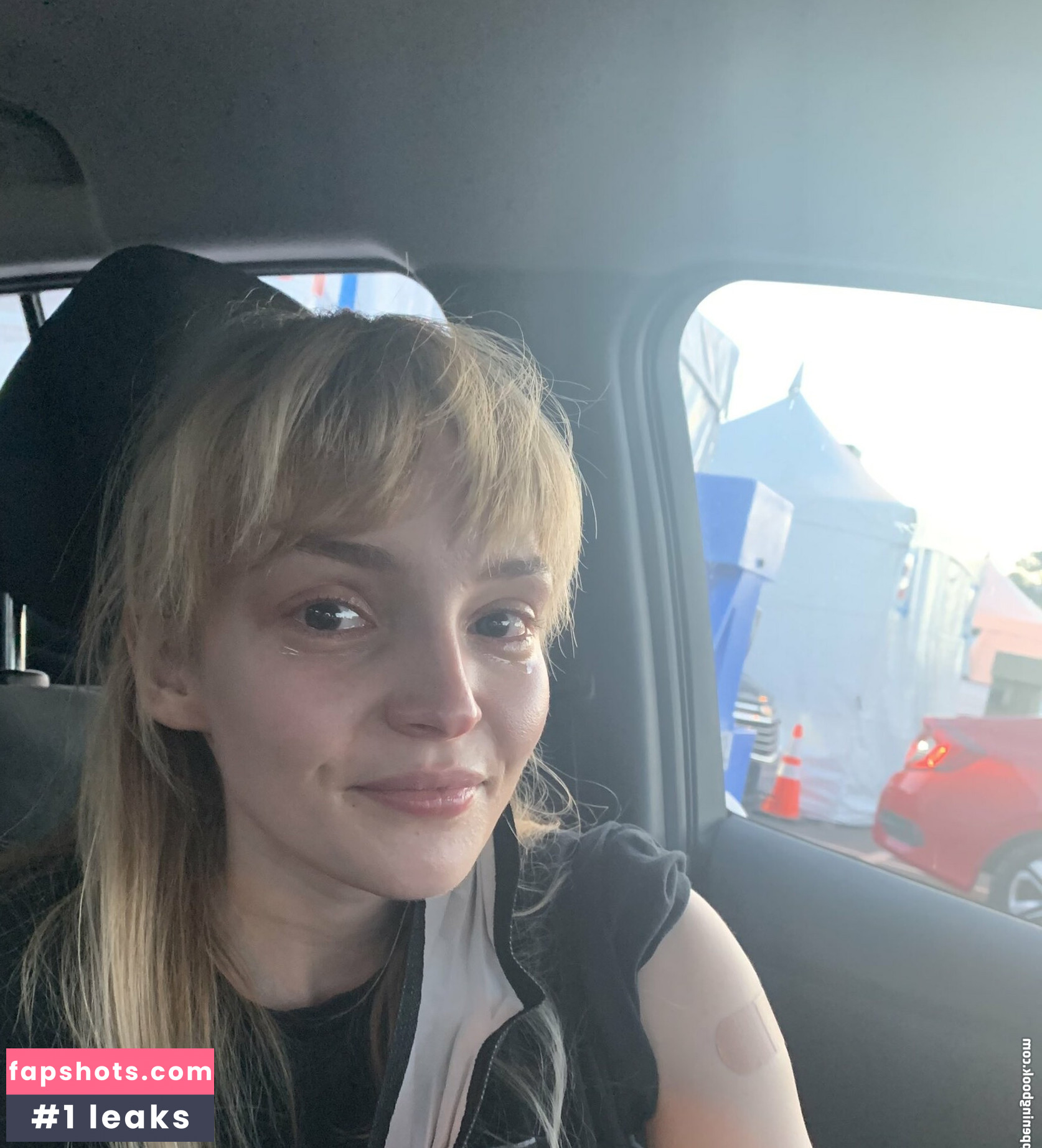 Lauren Mayberry Nude Leaks OnlyFans Photos #104 - LeakJerk