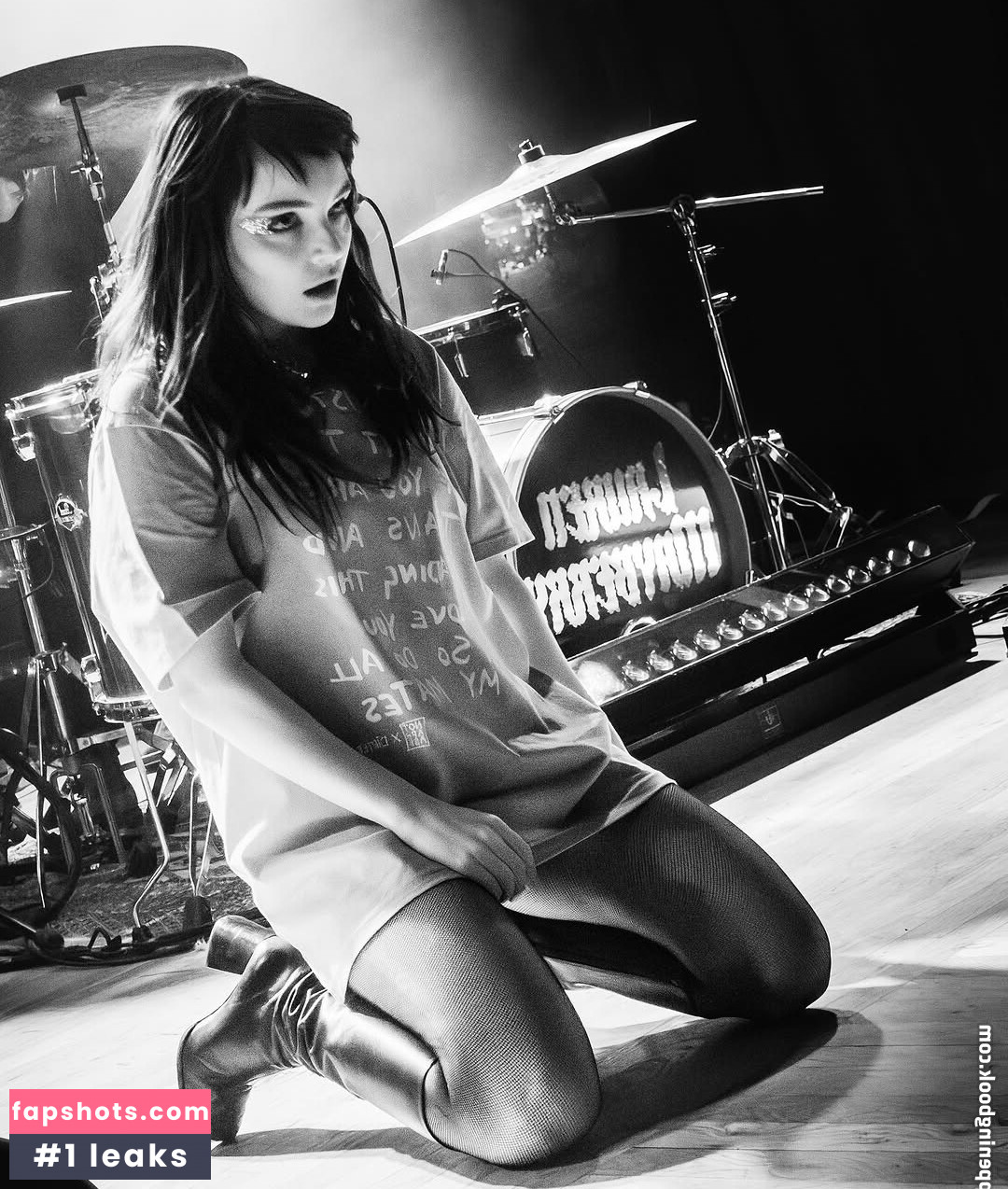 Lauren Mayberry Nude Leaks OnlyFans Photos #12 - LeakJerk