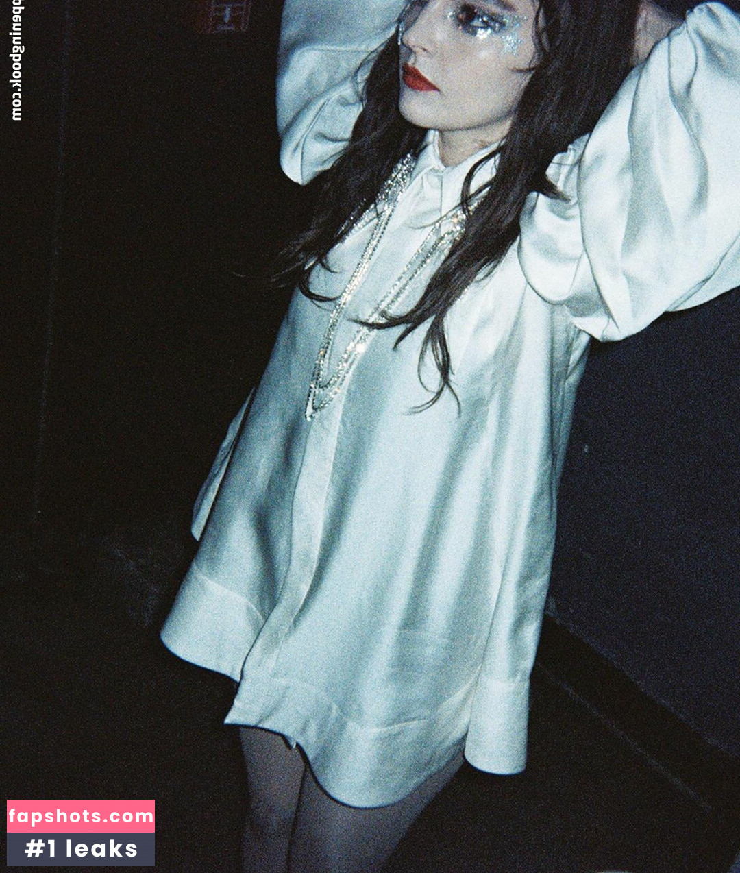 Lauren Mayberry Nude Leaks OnlyFans Photos #115 - LeakJerk