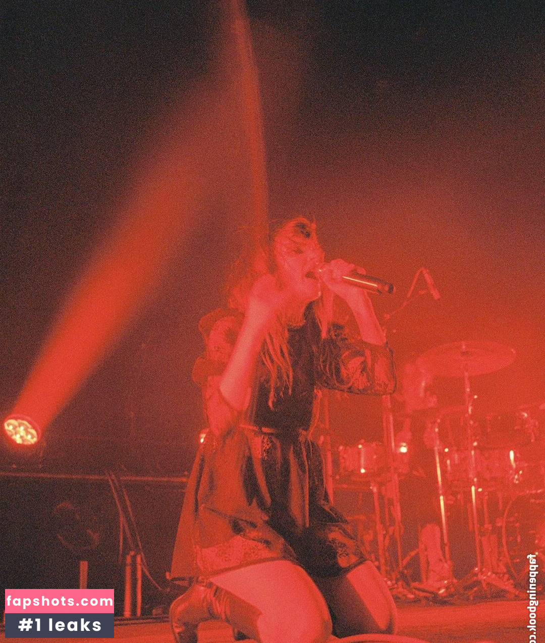 Lauren Mayberry Nude Leaks OnlyFans Photos #122 - LeakJerk