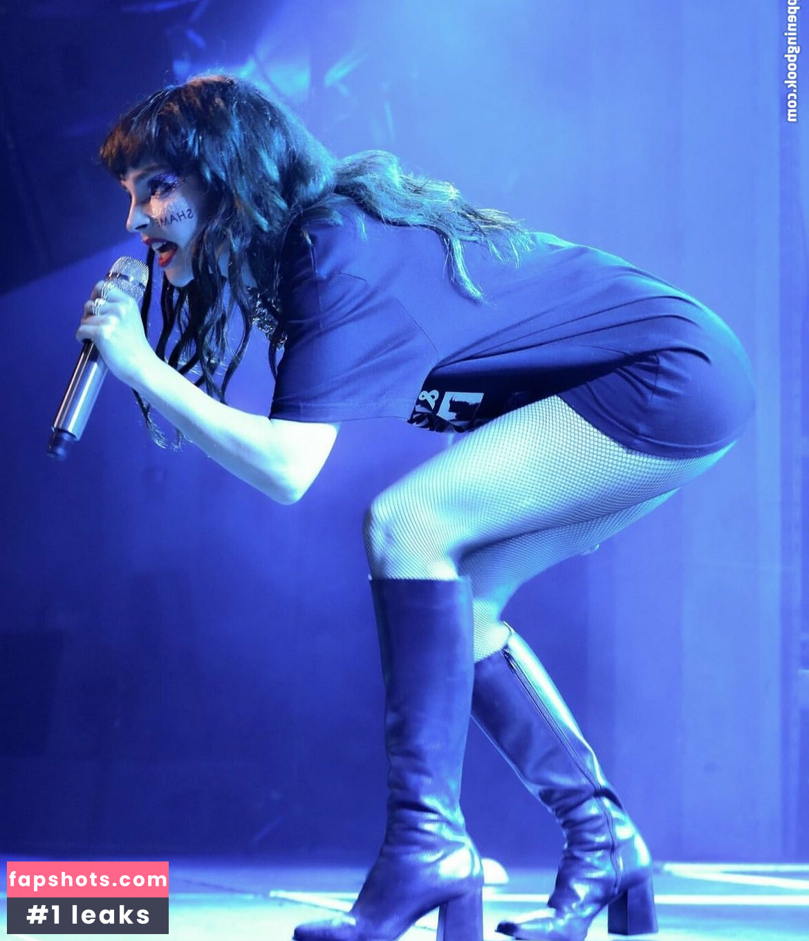 Lauren Mayberry Nude Leaks OnlyFans Photos #133 - LeakJerk