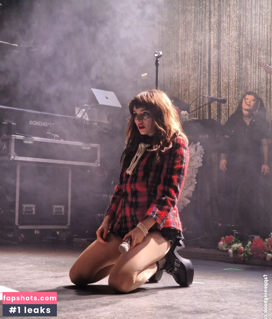 Lauren Mayberry Nude Leaks OnlyFans Photos #174 - LeakJerk