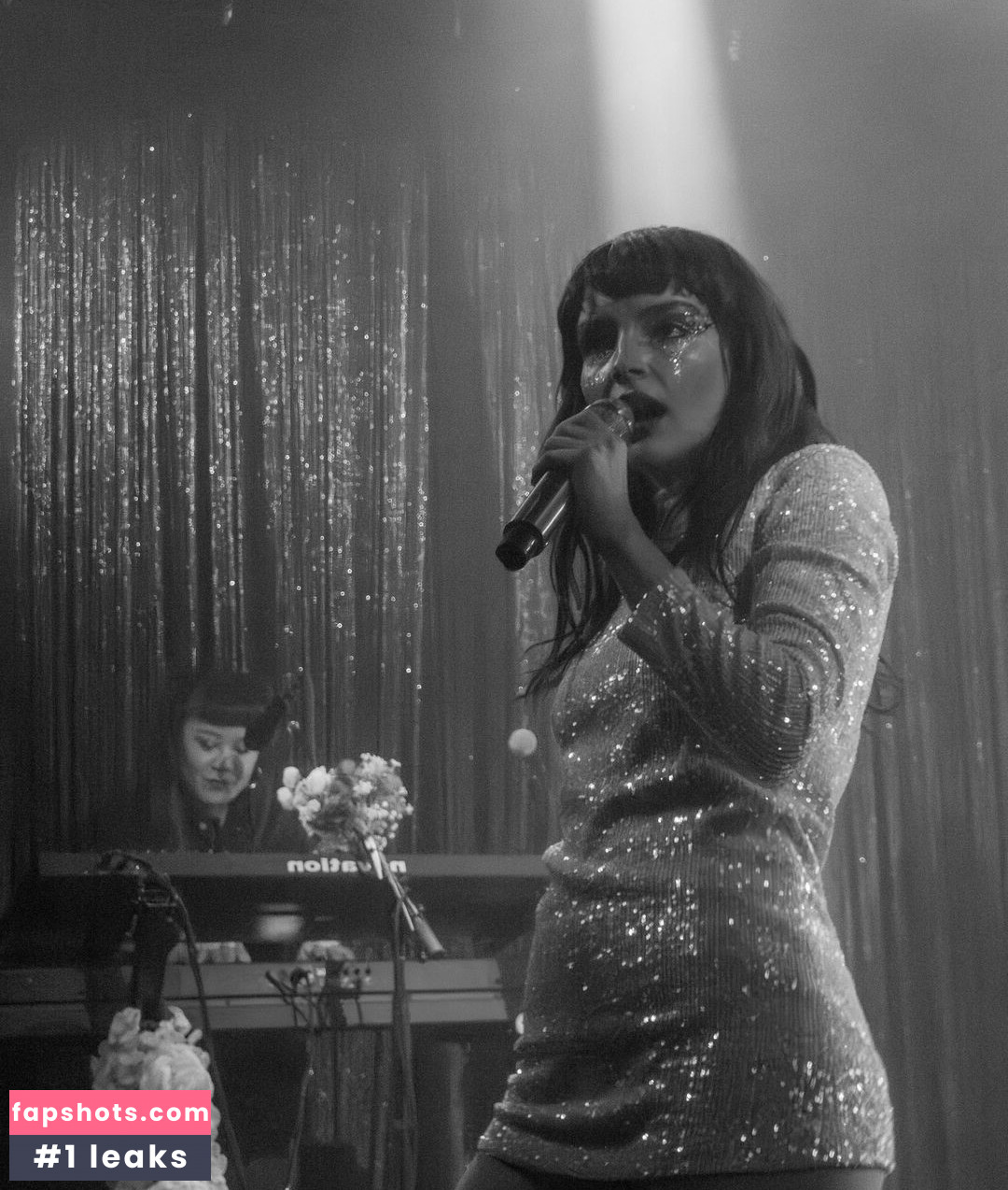 Lauren Mayberry Nude Leaks OnlyFans Photos #186 - LeakJerk