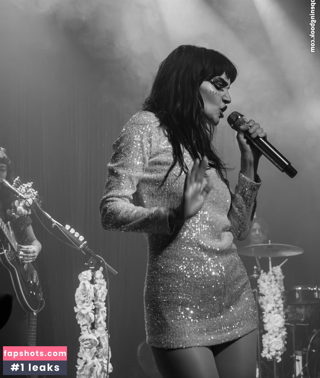 Lauren Mayberry Nude Leaks OnlyFans Photos #208 - LeakJerk