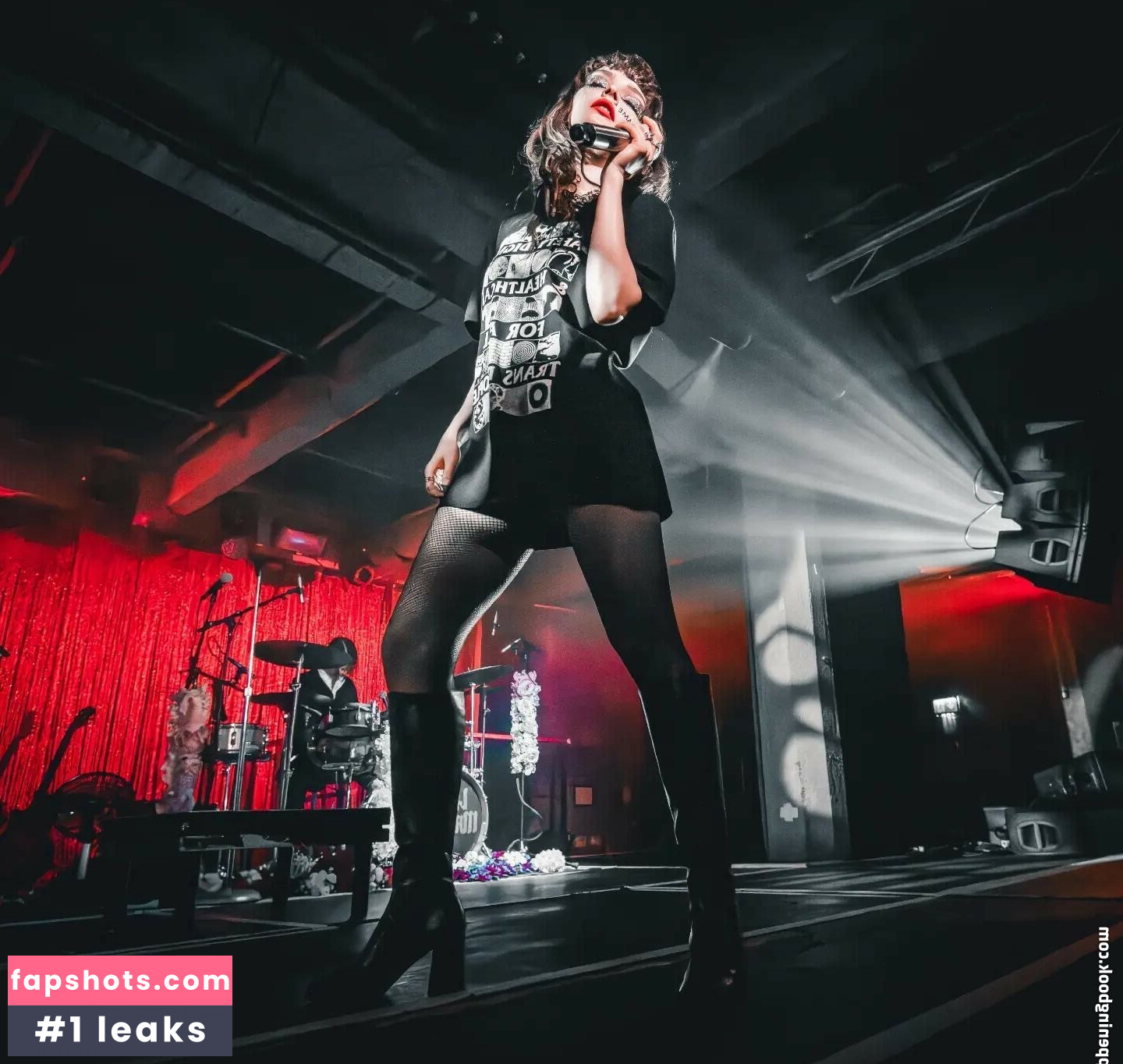 Lauren Mayberry Nude Leaks OnlyFans Photos #210 - LeakJerk