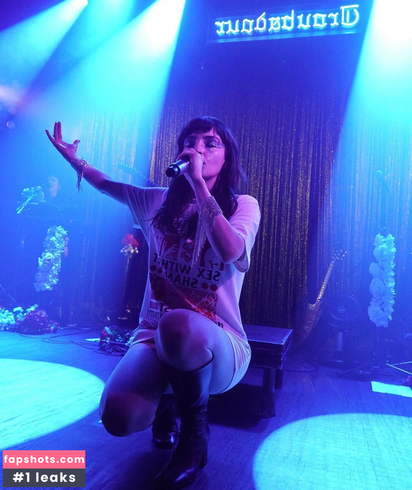 Lauren Mayberry Nude Leaks OnlyFans Photos #248 - LeakJerk