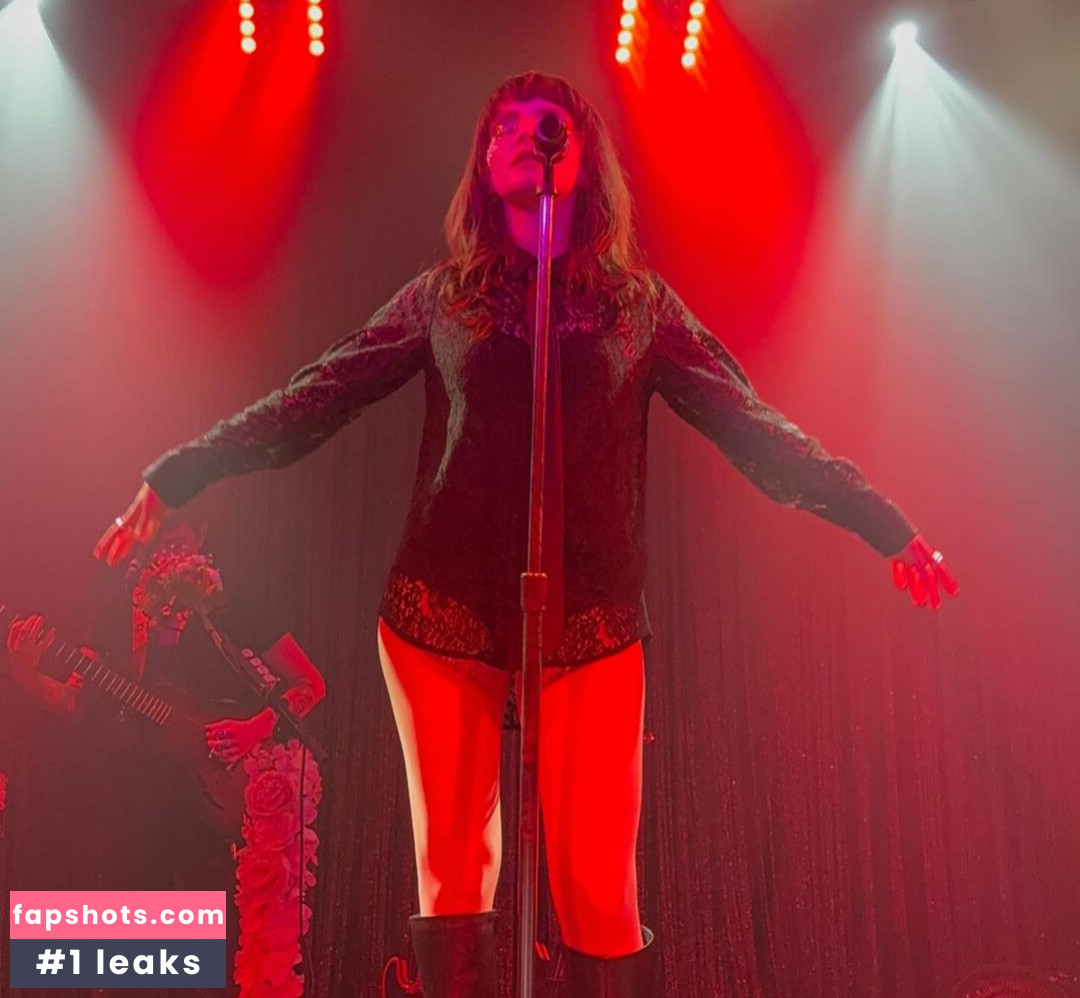 Lauren Mayberry Nude Leaks OnlyFans Photos #293 - LeakJerk