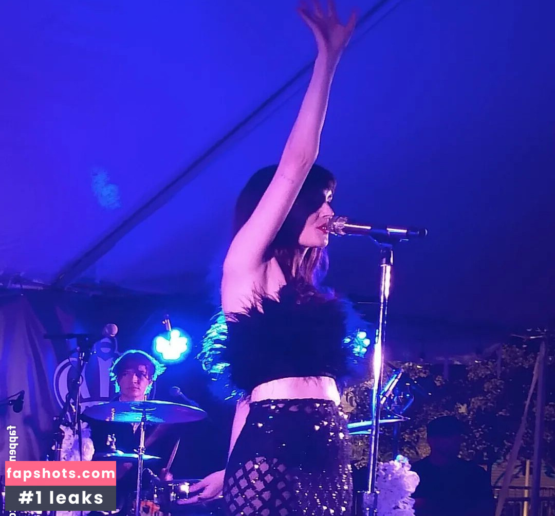 Lauren Mayberry Nude Leaks OnlyFans Photos #297 - LeakJerk