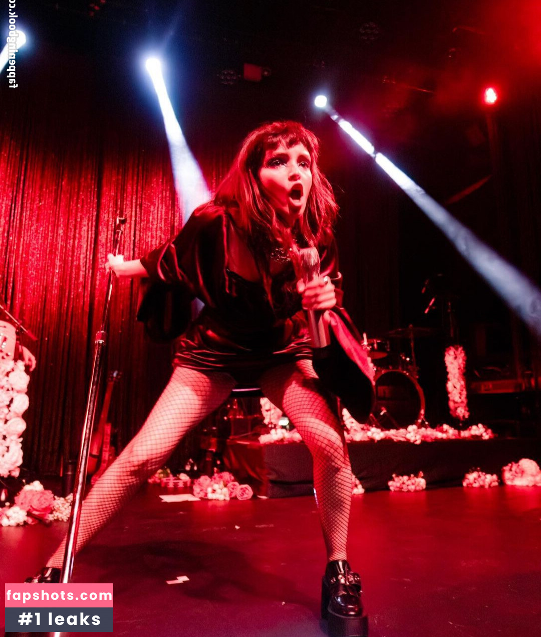 Lauren Mayberry Nude Leaks OnlyFans Photos #306 - LeakJerk