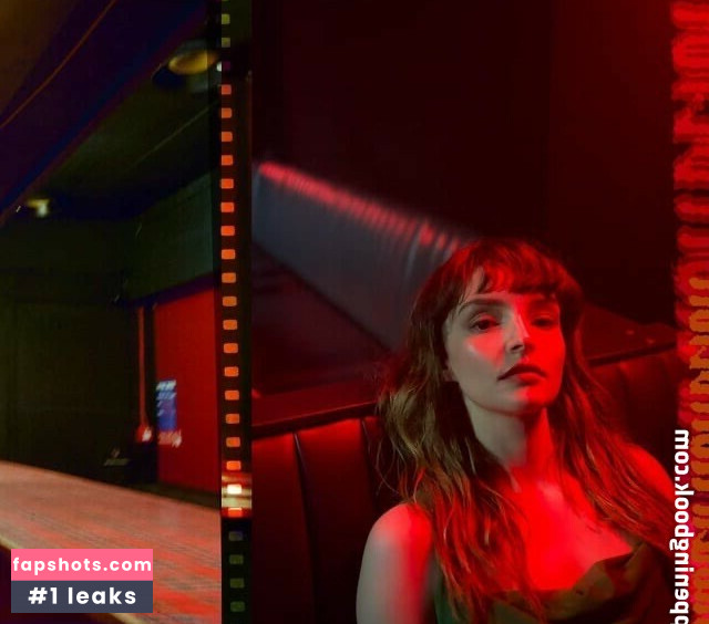 Lauren Mayberry nude babe gallery