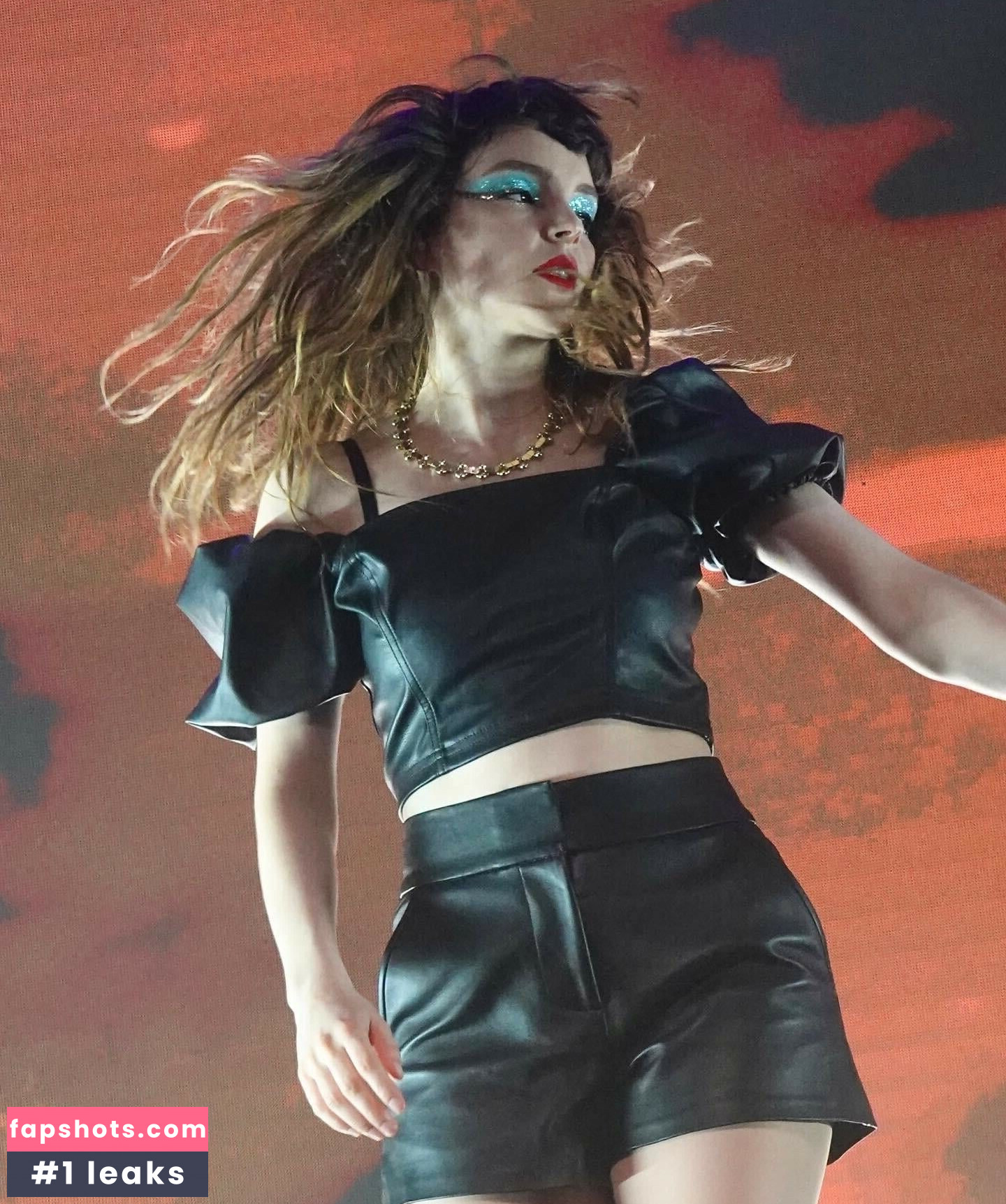 Lauren Mayberry Nude Leaks OnlyFans Photos #321 - LeakJerk