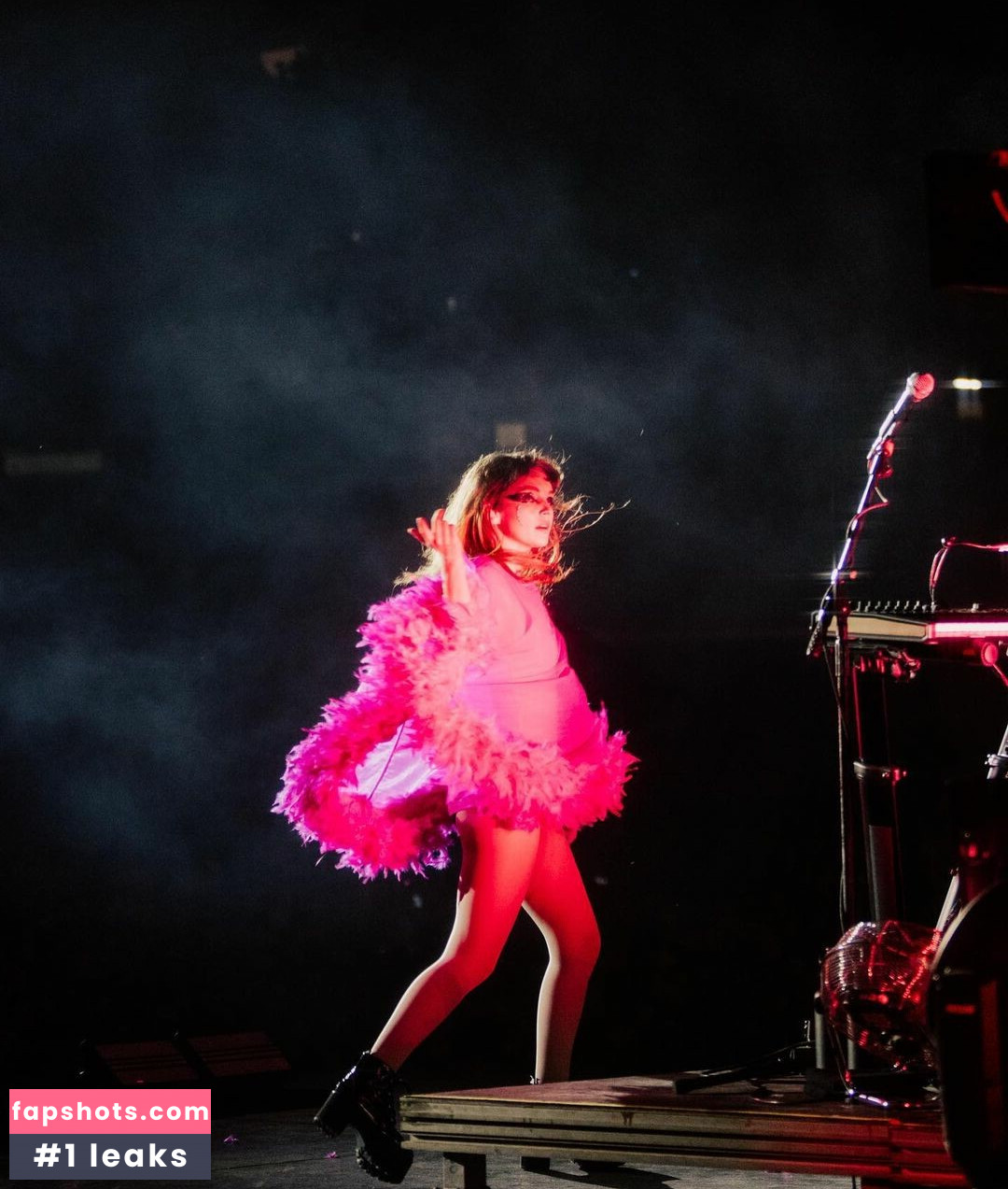 Lauren Mayberry Nude Leaks OnlyFans Photos #334 - LeakJerk