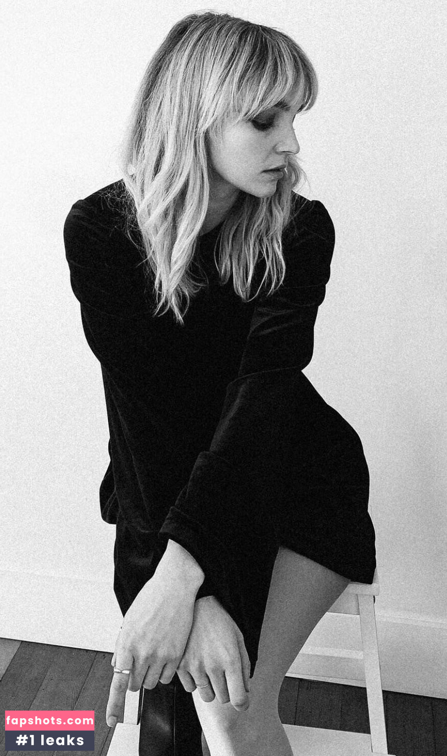 Lauren Mayberry Nude Leaks OnlyFans Photos #342 - LeakJerk