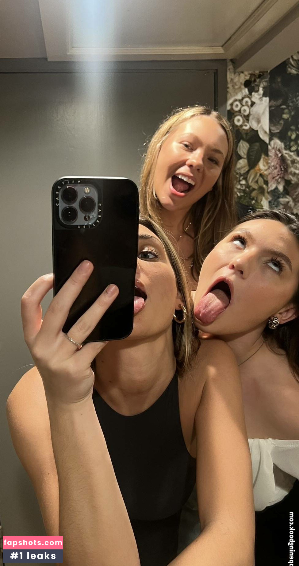 Lauren Mochen gallery photo #34