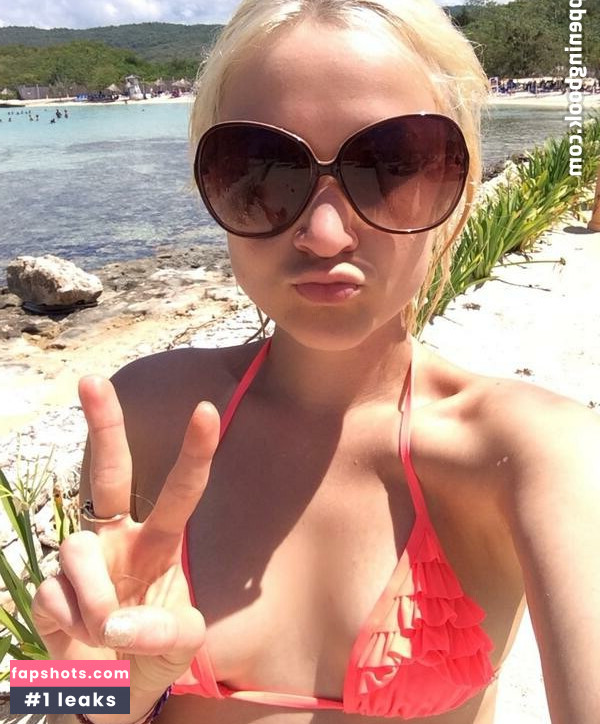 Lauren O'Neil gallery photo #13