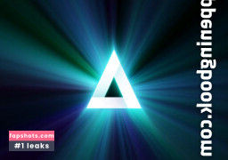 Lauren Phillips gallery photo #351