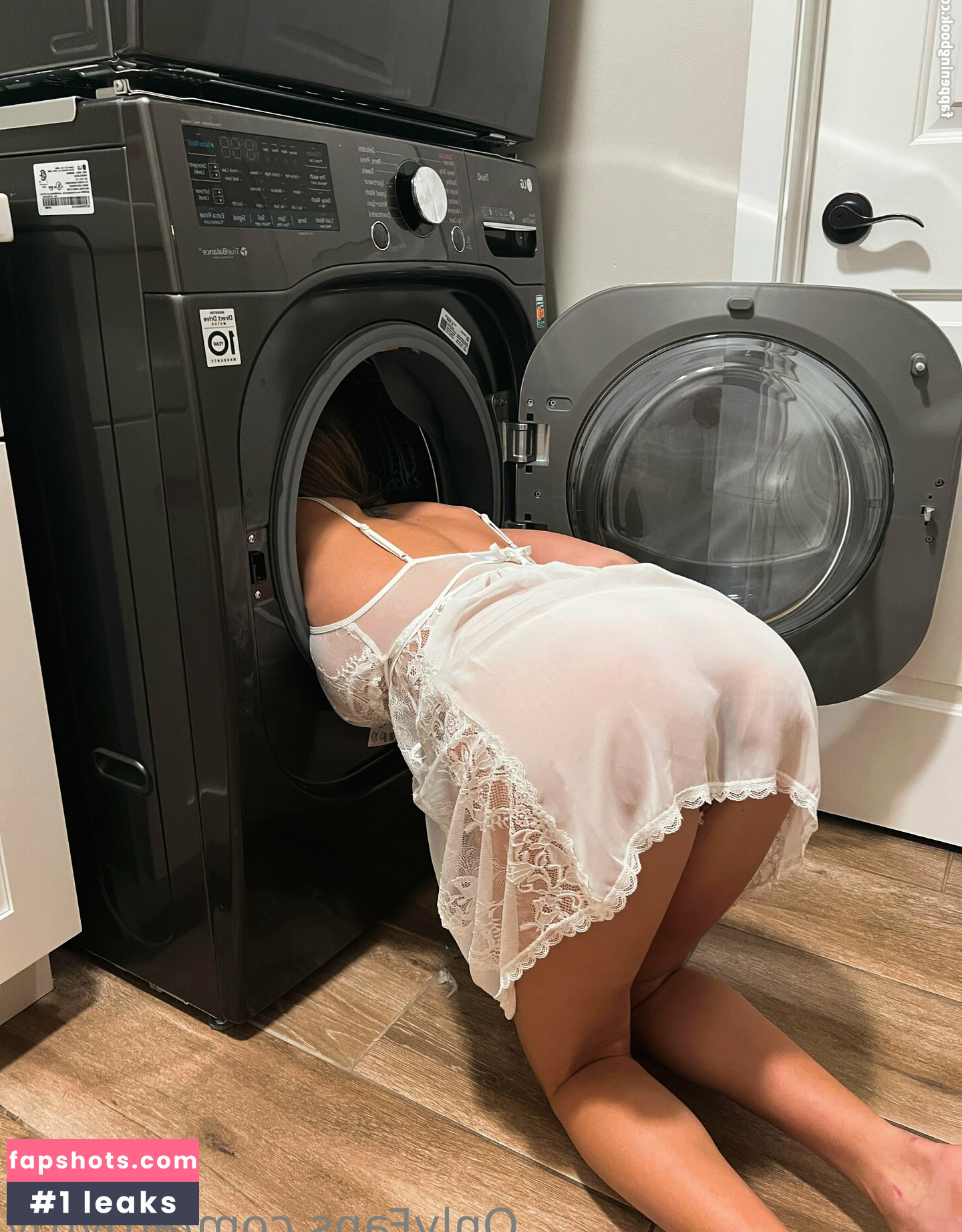 Lauren Roy nude babe gallery