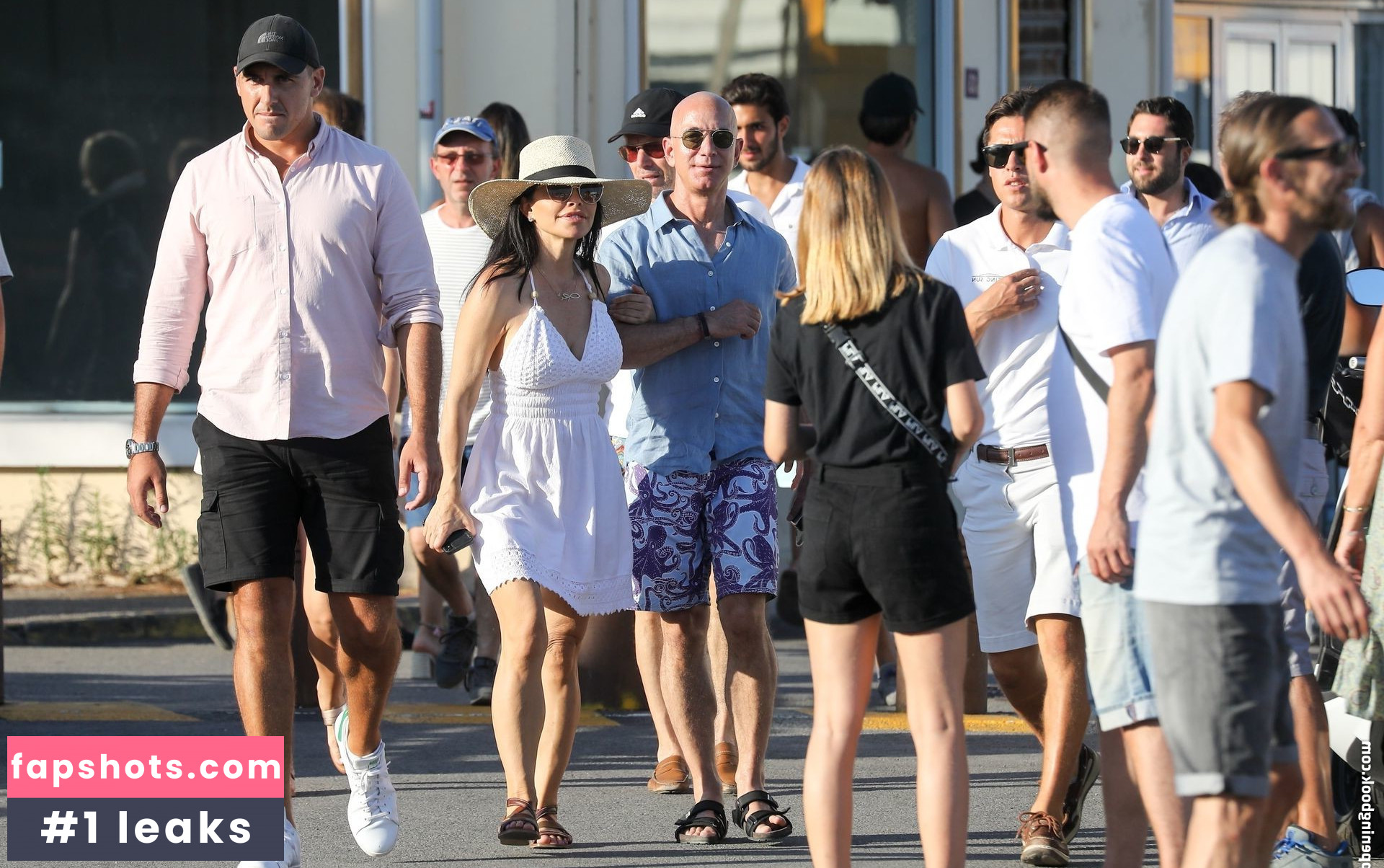 Lauren Sanchez gallery photo #104