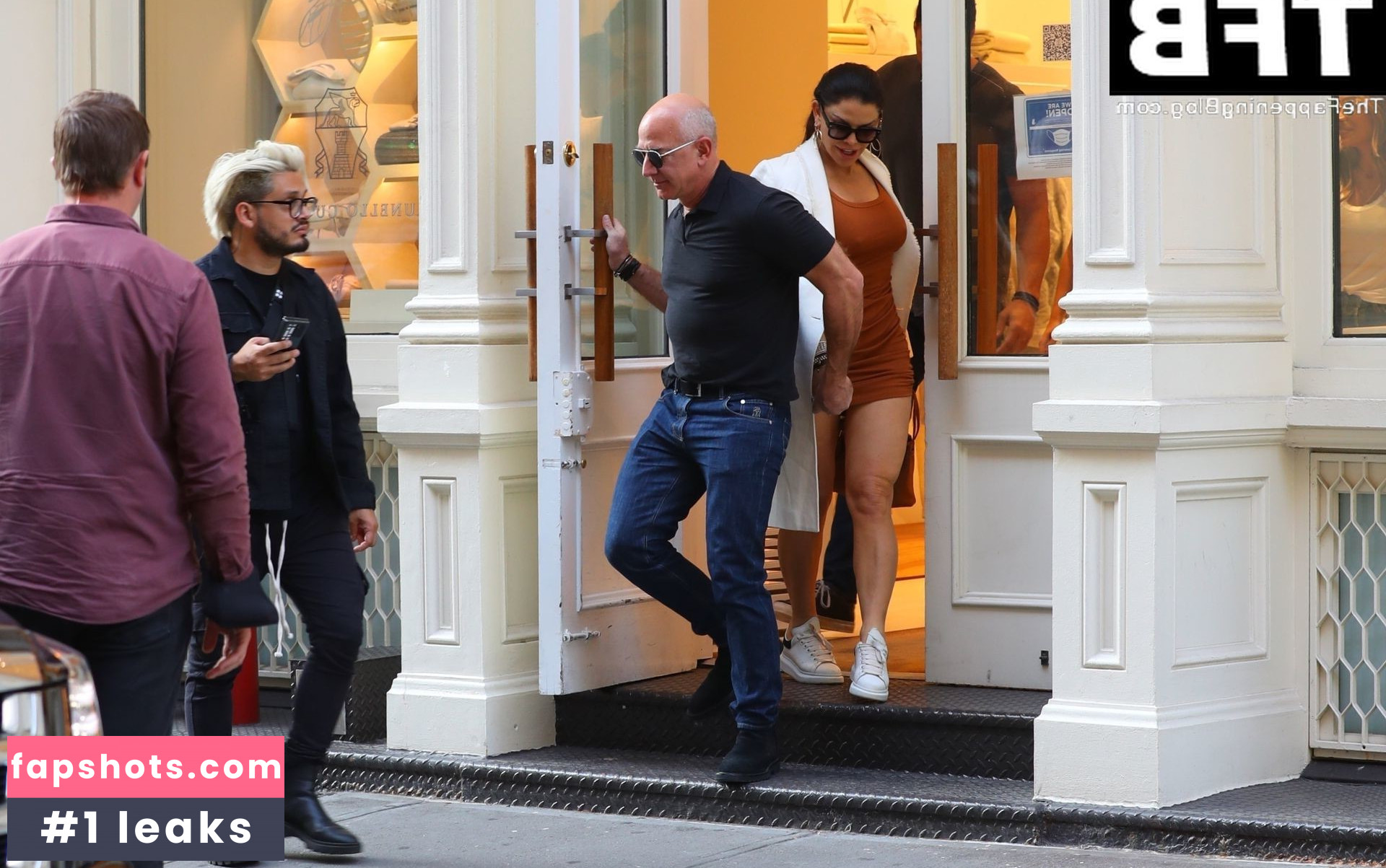 Lauren Sanchez gallery photo #92