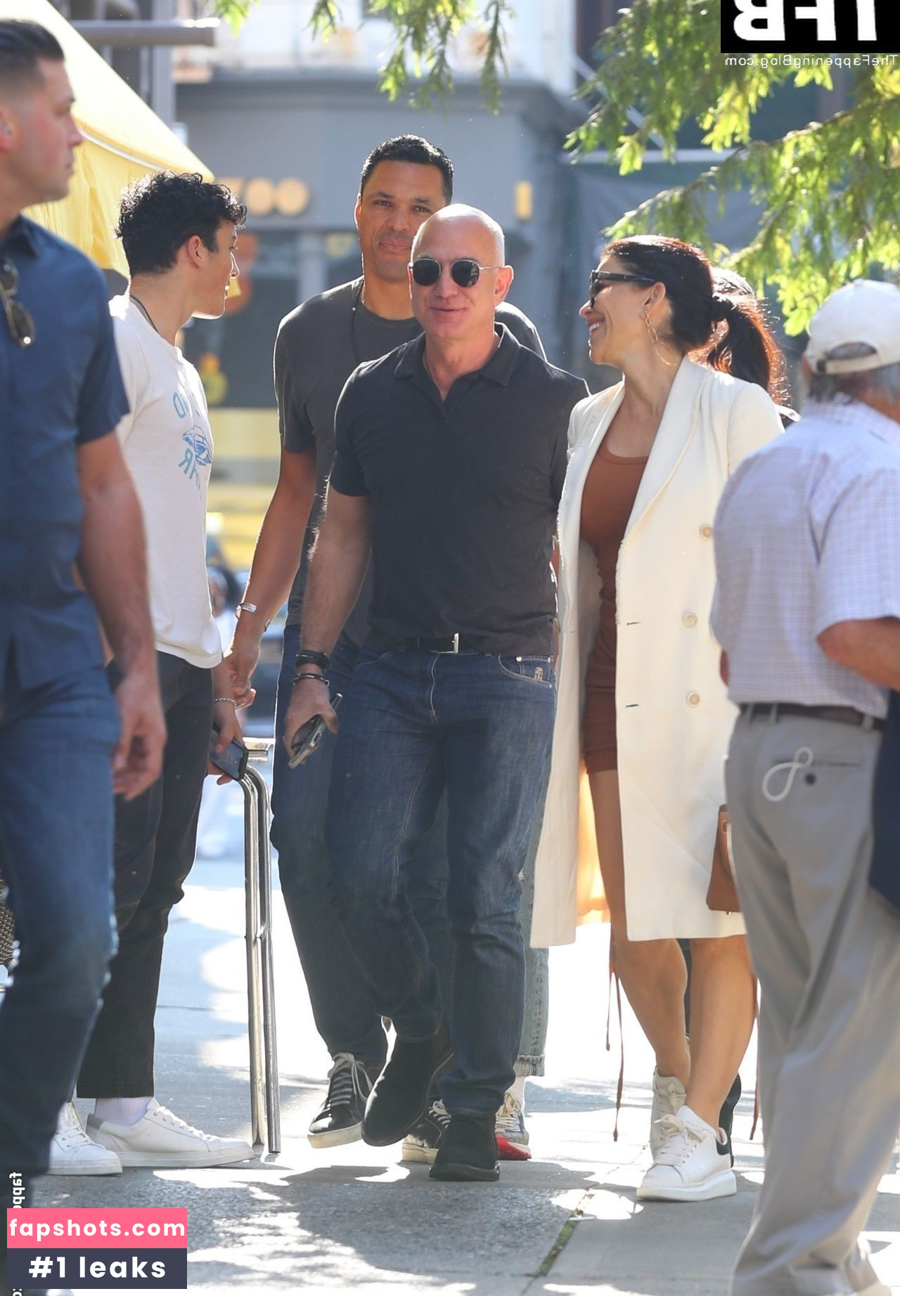 Lauren Sanchez gallery photo #94