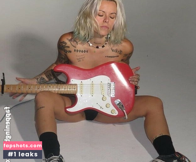 Lauren Sanderson gallery photo #11