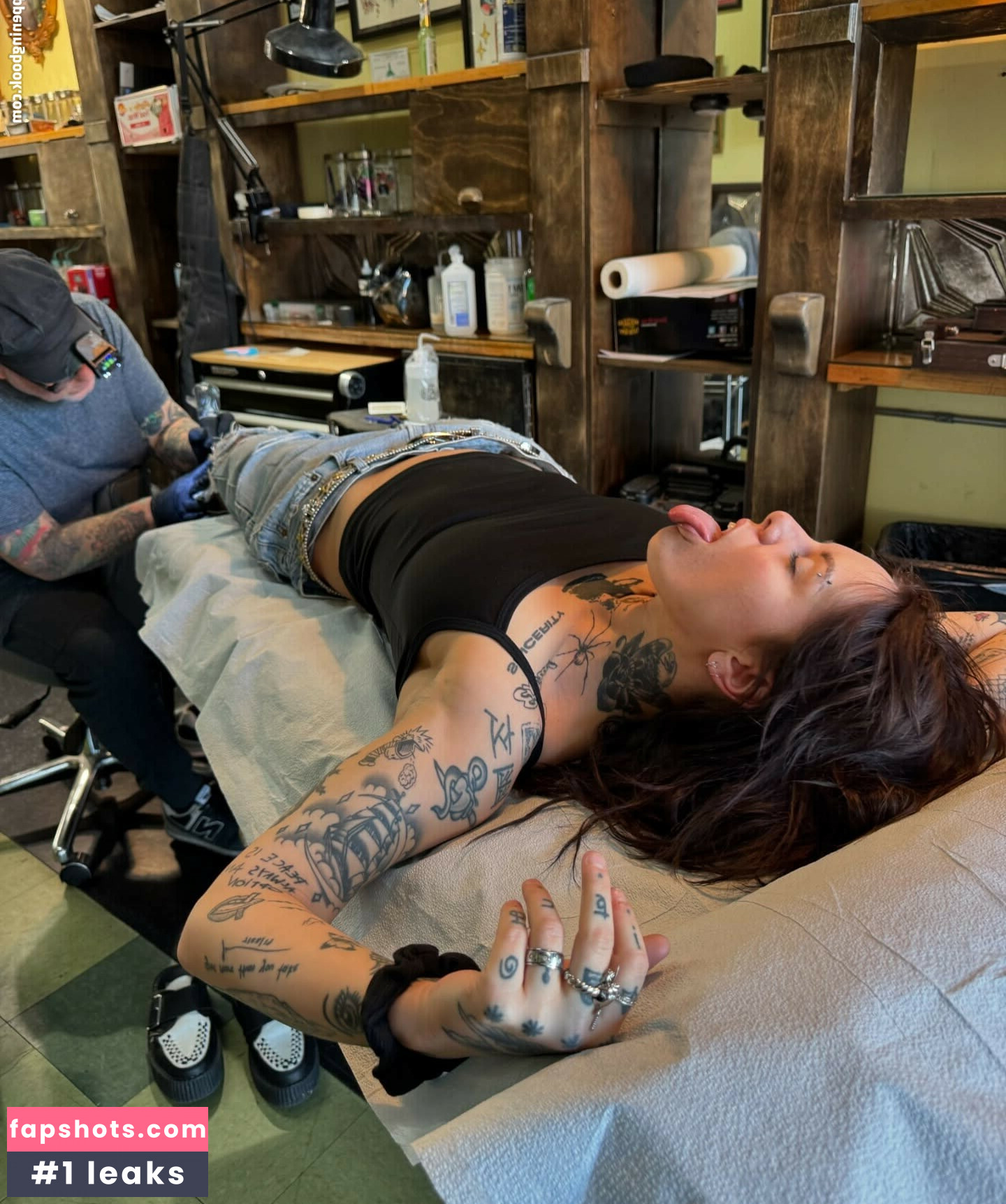 Lauren Sanderson gallery photo #8