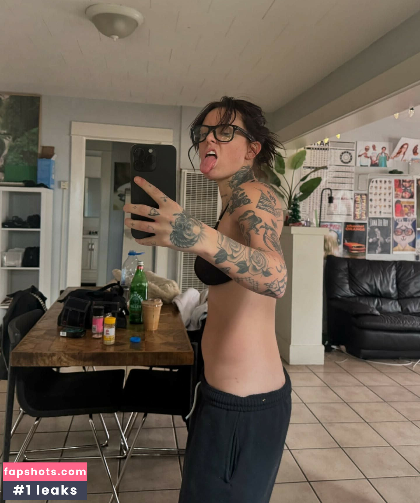 Lauren Sanderson gallery photo #9