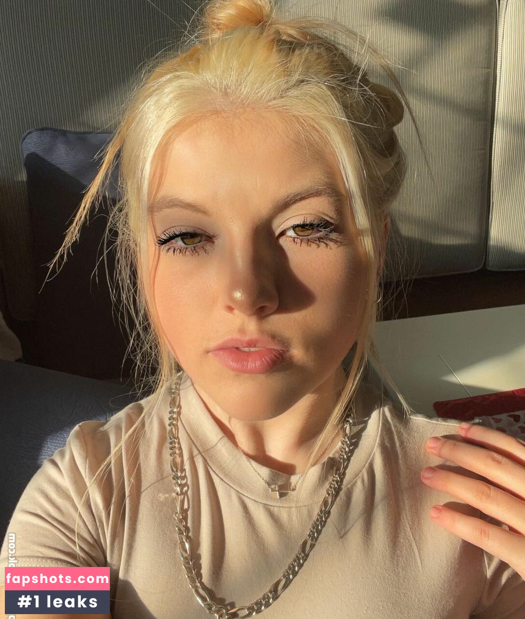 Lauren Suzaanne gallery photo #25