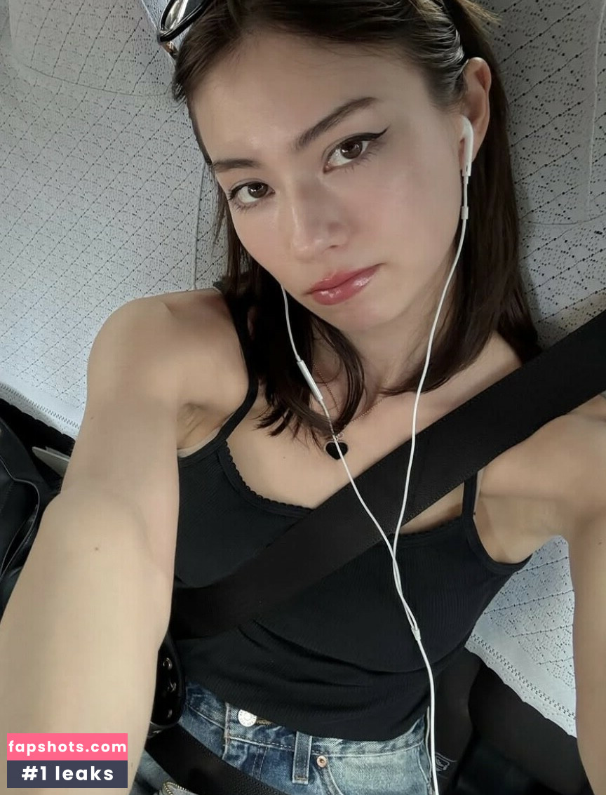 Lauren Tsai gallery photo #16