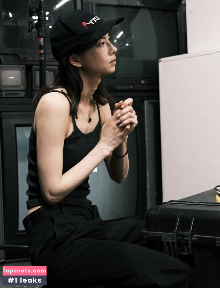 Lauren Tsai gallery photo #17