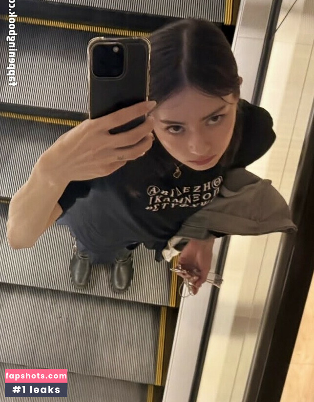 Lauren Tsai gallery photo #19