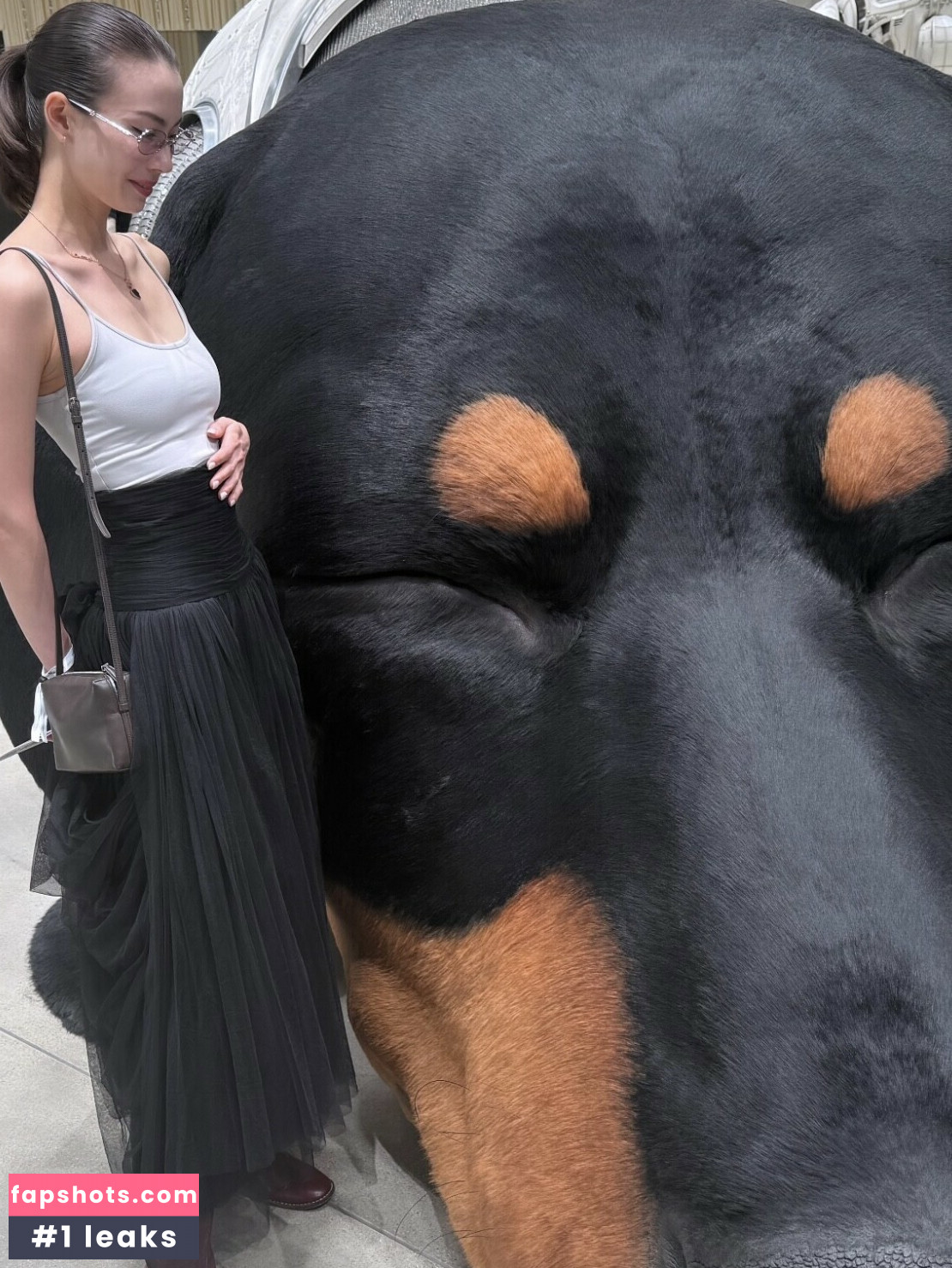 Lauren Tsai gallery photo #23