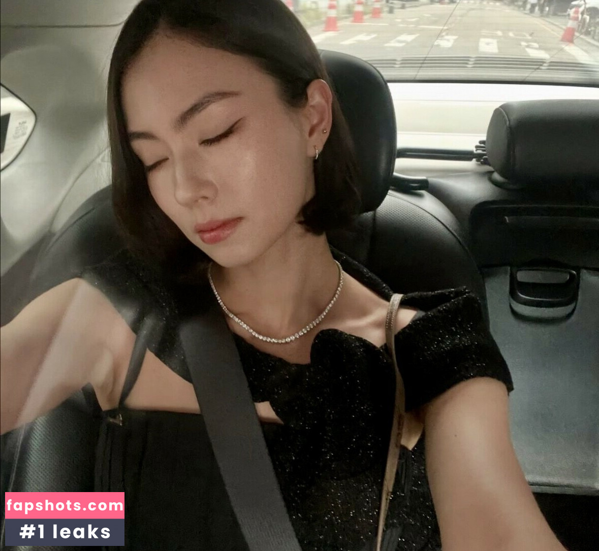 Lauren Tsai gallery photo #35